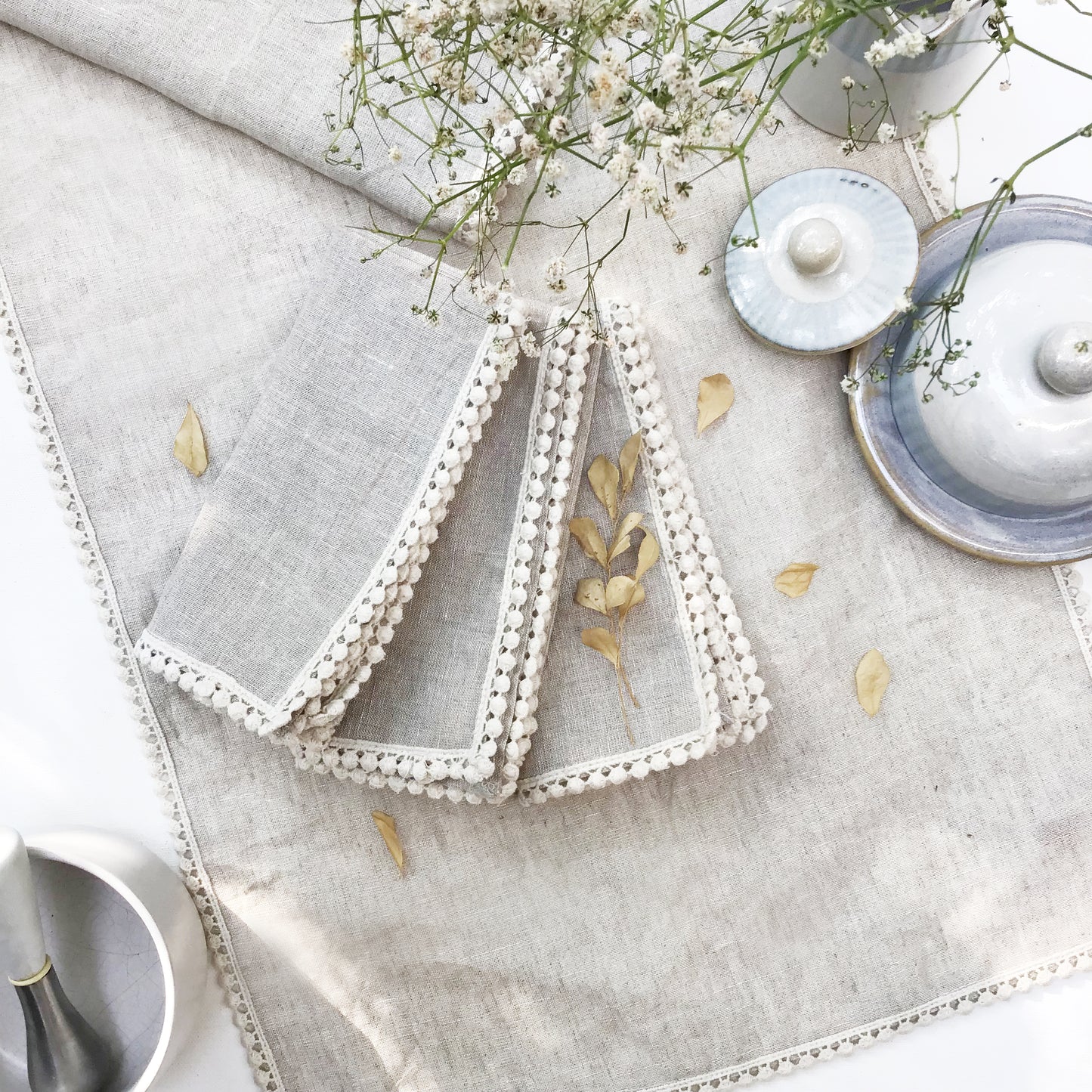 LINEN NAPKINS {pompom charm} - set of 4